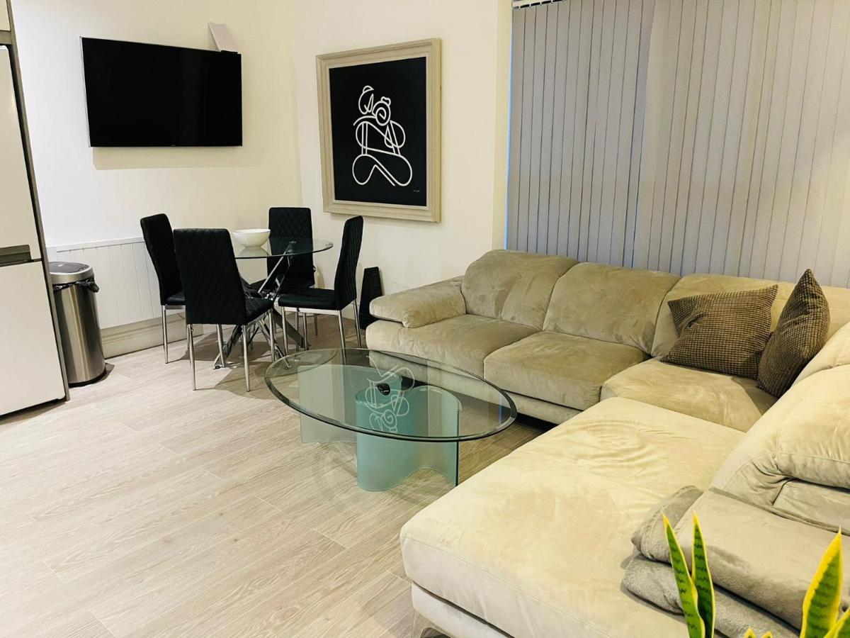 Salt Hill Windsor Legoland Eton Heathrow Luxury 2 Bed 1 Bath Free Parking Apartment Slough Exterior photo