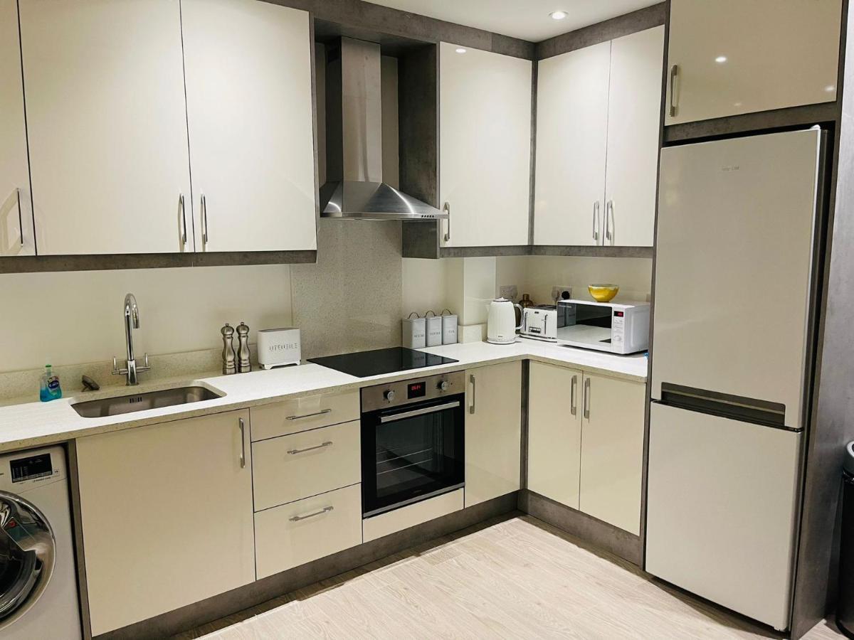 Salt Hill Windsor Legoland Eton Heathrow Luxury 2 Bed 1 Bath Free Parking Apartment Slough Exterior photo