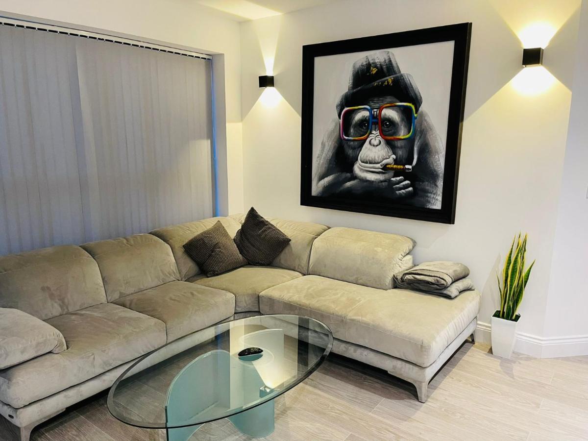 Salt Hill Windsor Legoland Eton Heathrow Luxury 2 Bed 1 Bath Free Parking Apartment Slough Exterior photo