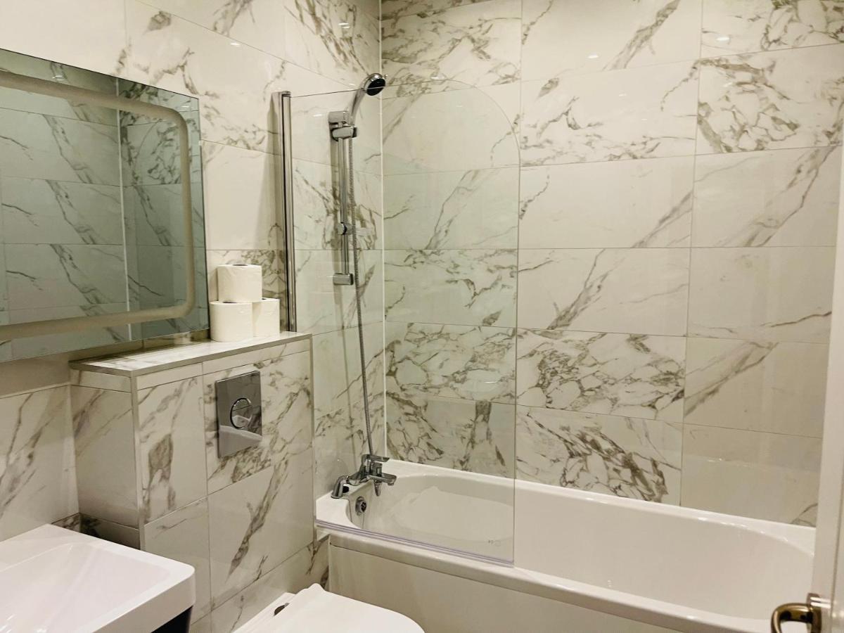 Salt Hill Windsor Legoland Eton Heathrow Luxury 2 Bed 1 Bath Free Parking Apartment Slough Exterior photo