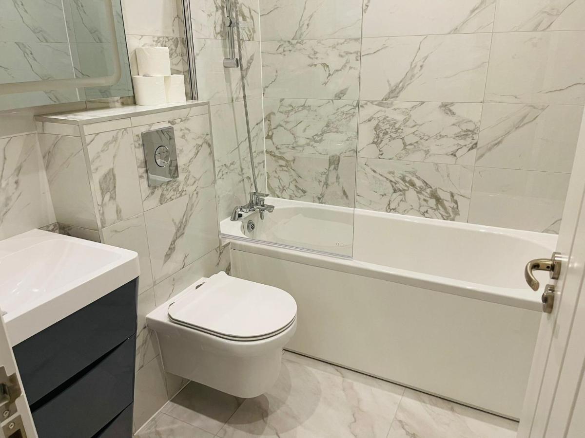 Salt Hill Windsor Legoland Eton Heathrow Luxury 2 Bed 1 Bath Free Parking Apartment Slough Exterior photo
